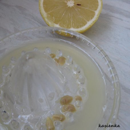 Krok 2 - Sok cytrynowy słodzony stewią z lodem miętowym foto