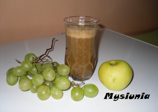 Fotografia przedstawiająca Sok jabłkowo - winogronowy