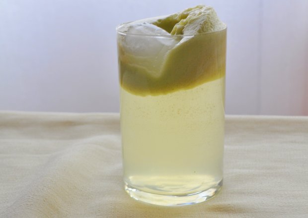 Fotografia przedstawiająca Sok jabłkowy z limonką