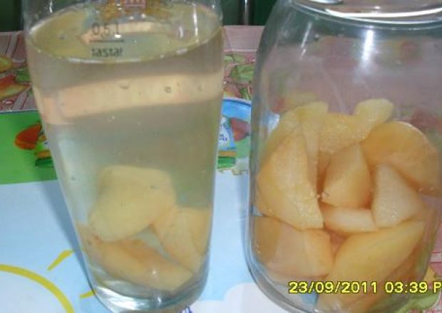 Fotografia przedstawiająca Sok jabłkowy z lodem