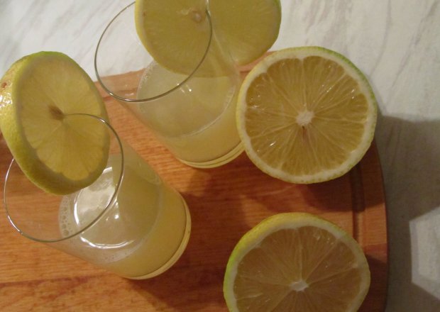 Fotografia przedstawiająca Sok limonkowo-cytrynowy