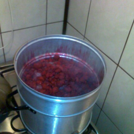 Krok 1 - Sok malinowy  z sokownika foto