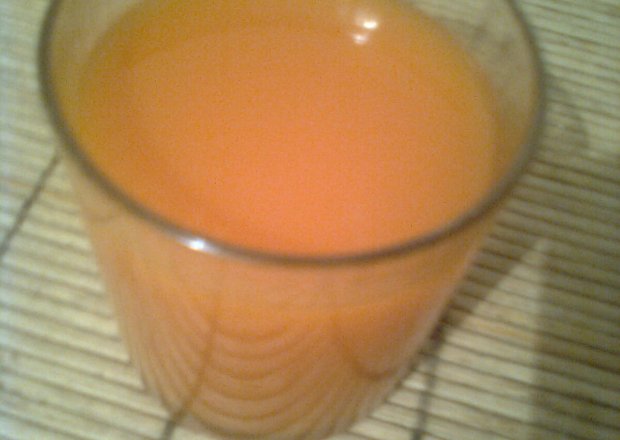 Fotografia przedstawiająca Sok marchwiowo-pomarańczowy