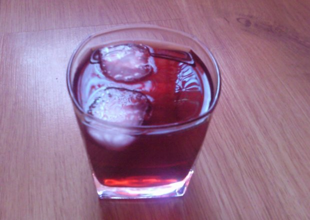 Fotografia przedstawiająca Sok - napój  wiśniowy