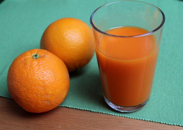 Fotografia przedstawiająca Sok pomarańczowo marchewkowy