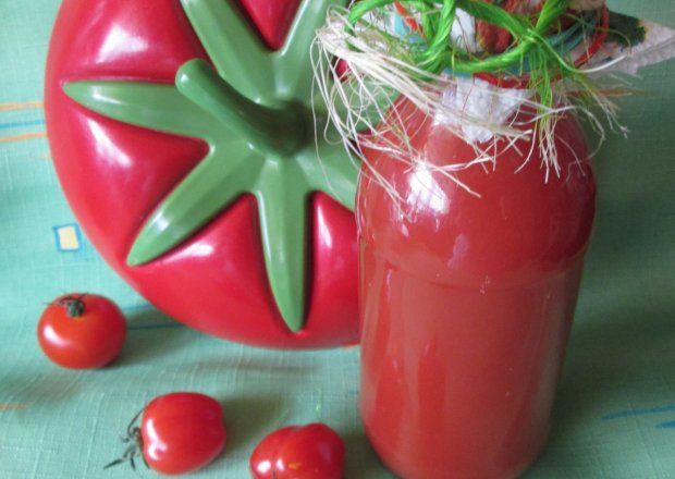 Fotografia przedstawiająca Sok pomidorowy aromatyzowany