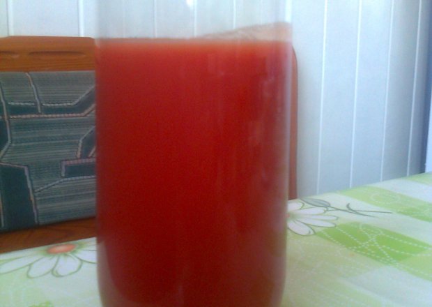 Fotografia przedstawiająca sok pomidorowy własnej roboty