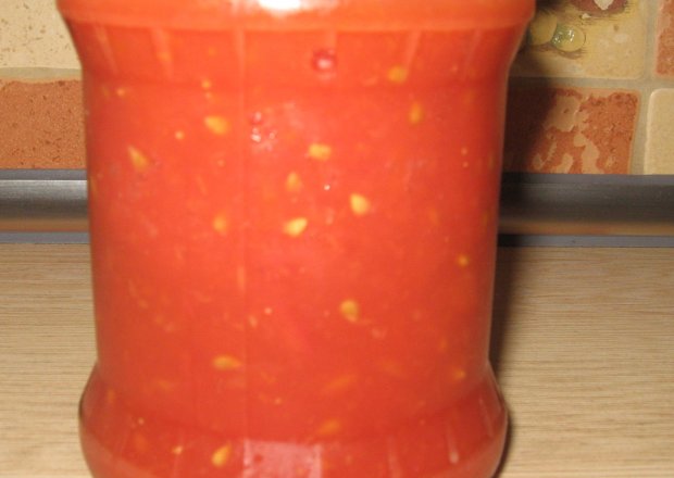 Fotografia przedstawiająca Sok pomidorowy z bazylią