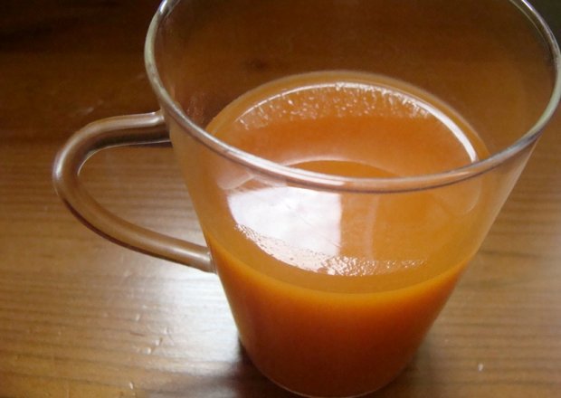 Fotografia przedstawiająca sok przecierowy marchwiowo.pomarańczowo cytrynowy