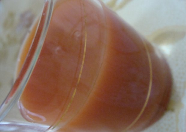 Fotografia przedstawiająca sok sezonowy z malin