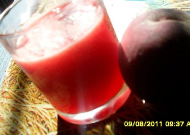 Fotografia przedstawiająca Sok z arbuza i brzoskwini