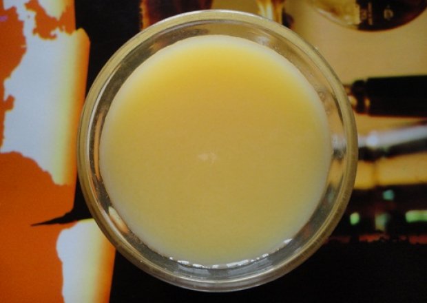 Fotografia przedstawiająca sok z banana & jabłka