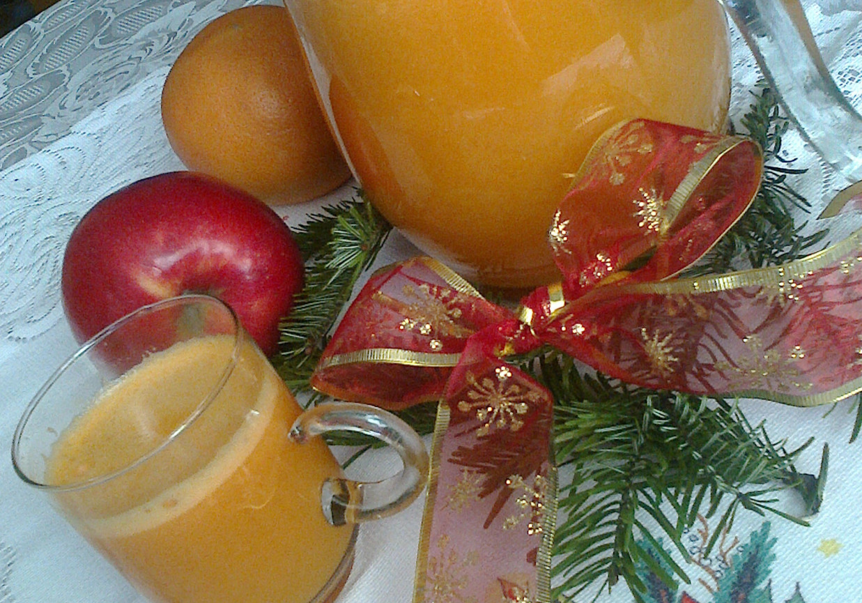 Sok z jabłek, pomarańczy i marchwi foto