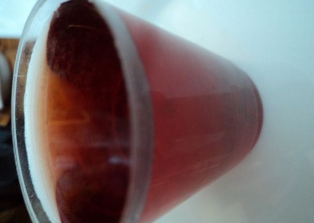 Fotografia przedstawiająca sok z jeżyn bez cukru