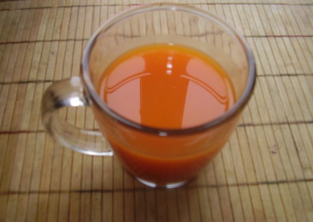 Fotografia przedstawiająca Sok z marchewki i pomarańczy