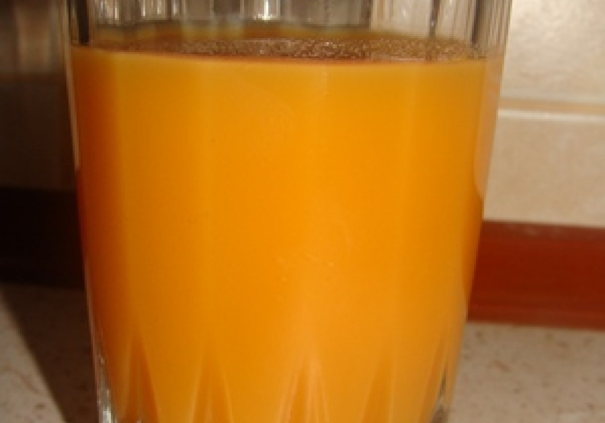 sok z marchwi i pomarańczy foto