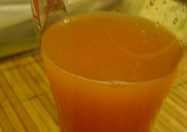 Fotografia przedstawiająca sok z marchwi