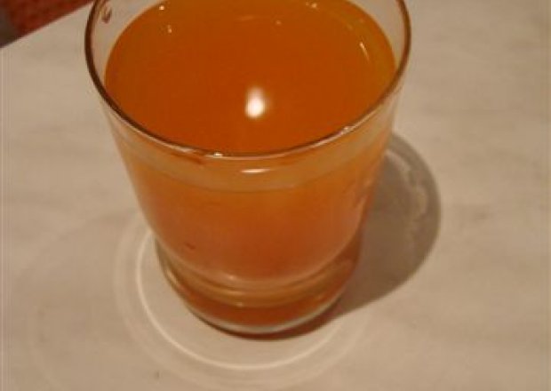 Fotografia przedstawiająca sok z marchwi