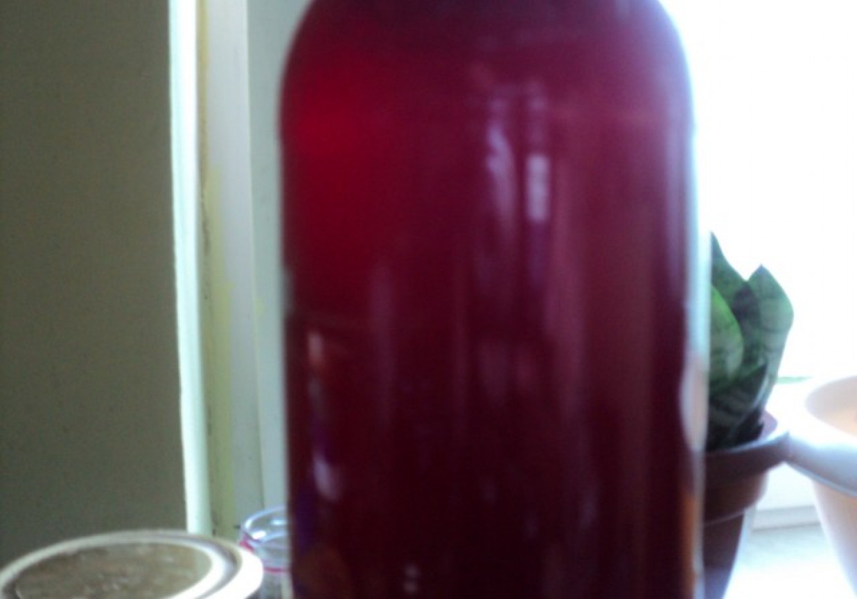 Sok z wiśni i liści wiśni foto