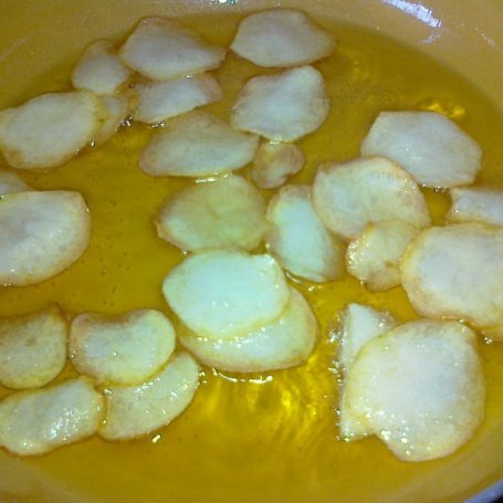 Krok 2 - Solone chipsy z młodych ziemniaków foto