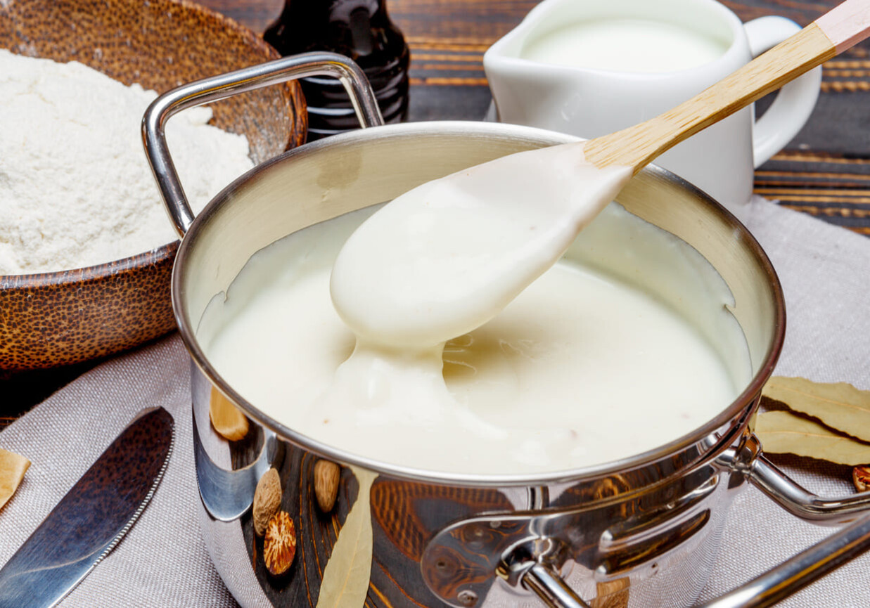 Sos beszamelowy z gałką muszkatołową foto