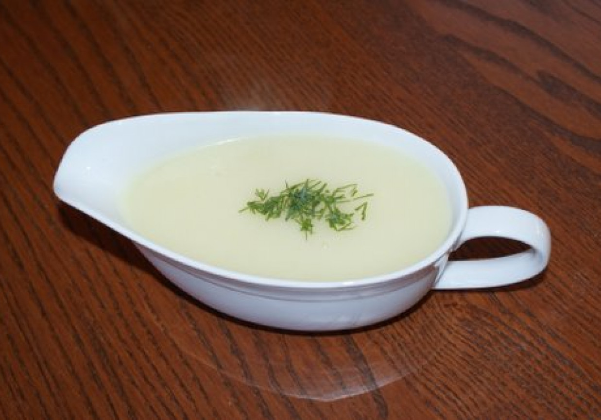 sos beszamelowy foto