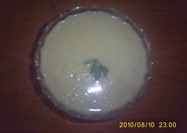 Fotografia przedstawiająca sos biały rosołowy