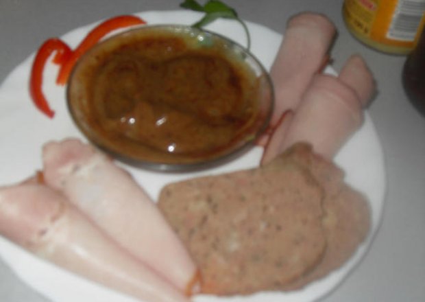 Fotografia przedstawiająca Sos błyskawiczny do mięs i wędlin