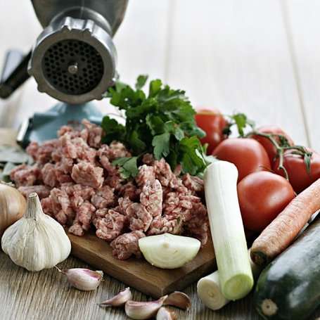 Krok 1 - Sos bolognese z makaronem z warzyw foto