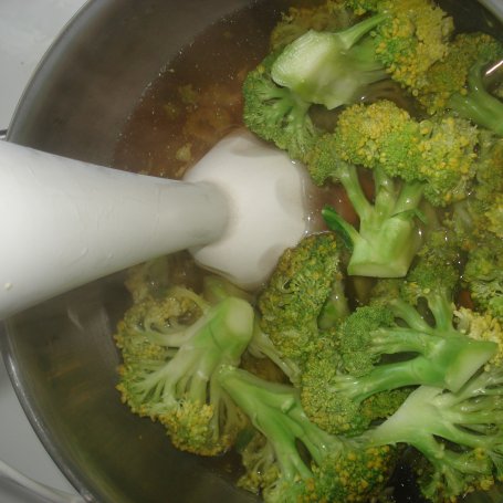 Krok 2 - Sos brokułowyz nutą koperku - wyjątkowo prosty:) foto