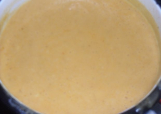 Fotografia przedstawiająca sos cebulowo- pieczeniowy