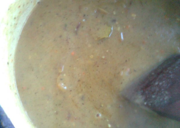 Fotografia przedstawiająca sos cebulowy rumiany
