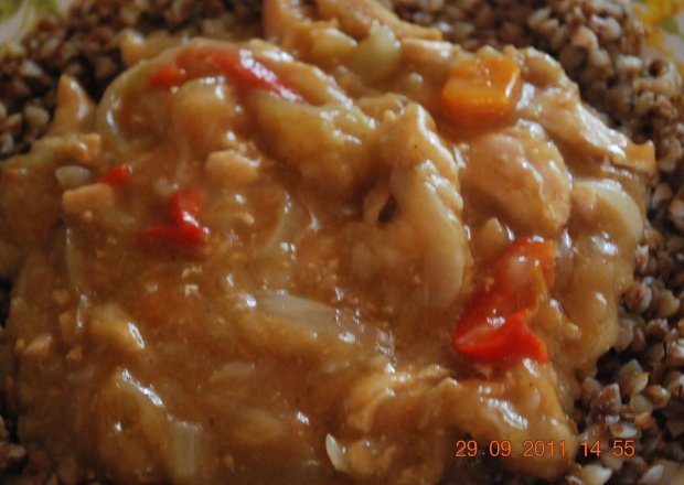 Fotografia przedstawiająca sos cebulowy z papryka