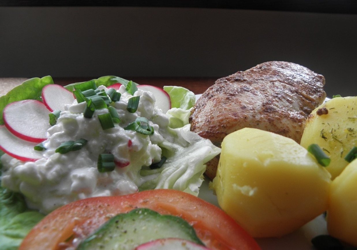 Sos chrupki do mięs pieczonych i ziemniaków. foto