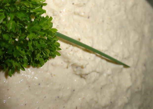 Fotografia przedstawiająca sos chrzanowy