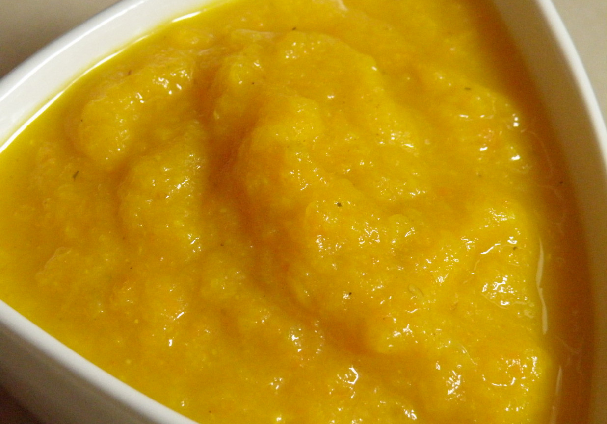 Sos curry z papryką i cukinią foto