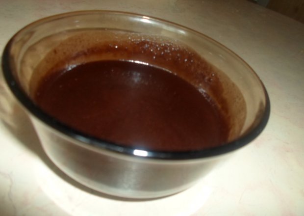 Fotografia przedstawiająca Sos czekoladowy do deserów i mięs