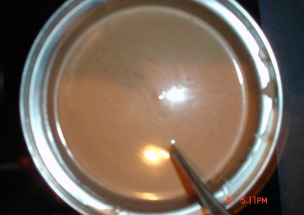 Fotografia przedstawiająca sos czekoladowy jasny