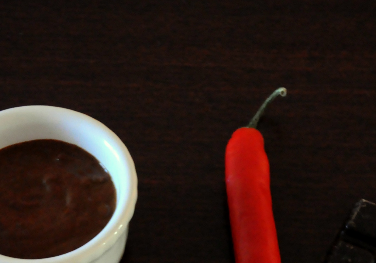 Sos czekoladowy z chili foto