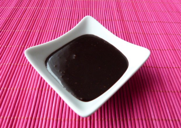 Fotografia przedstawiająca Sos czekoladowy do deserów