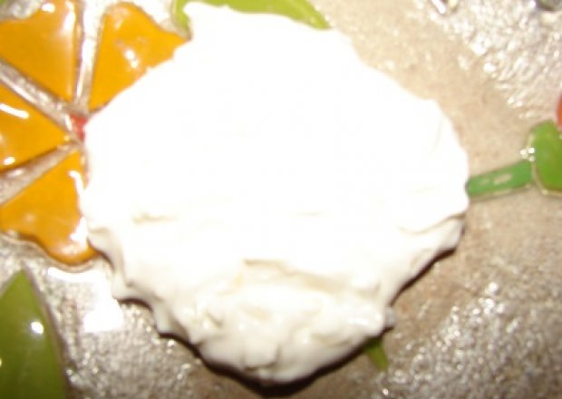 Fotografia przedstawiająca sos czosnkowy do picy i zapiekanek