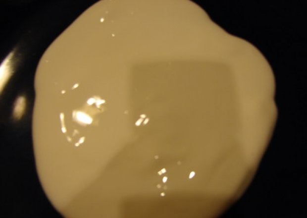 Fotografia przedstawiająca Sos czosnkowy idealny do bagietki