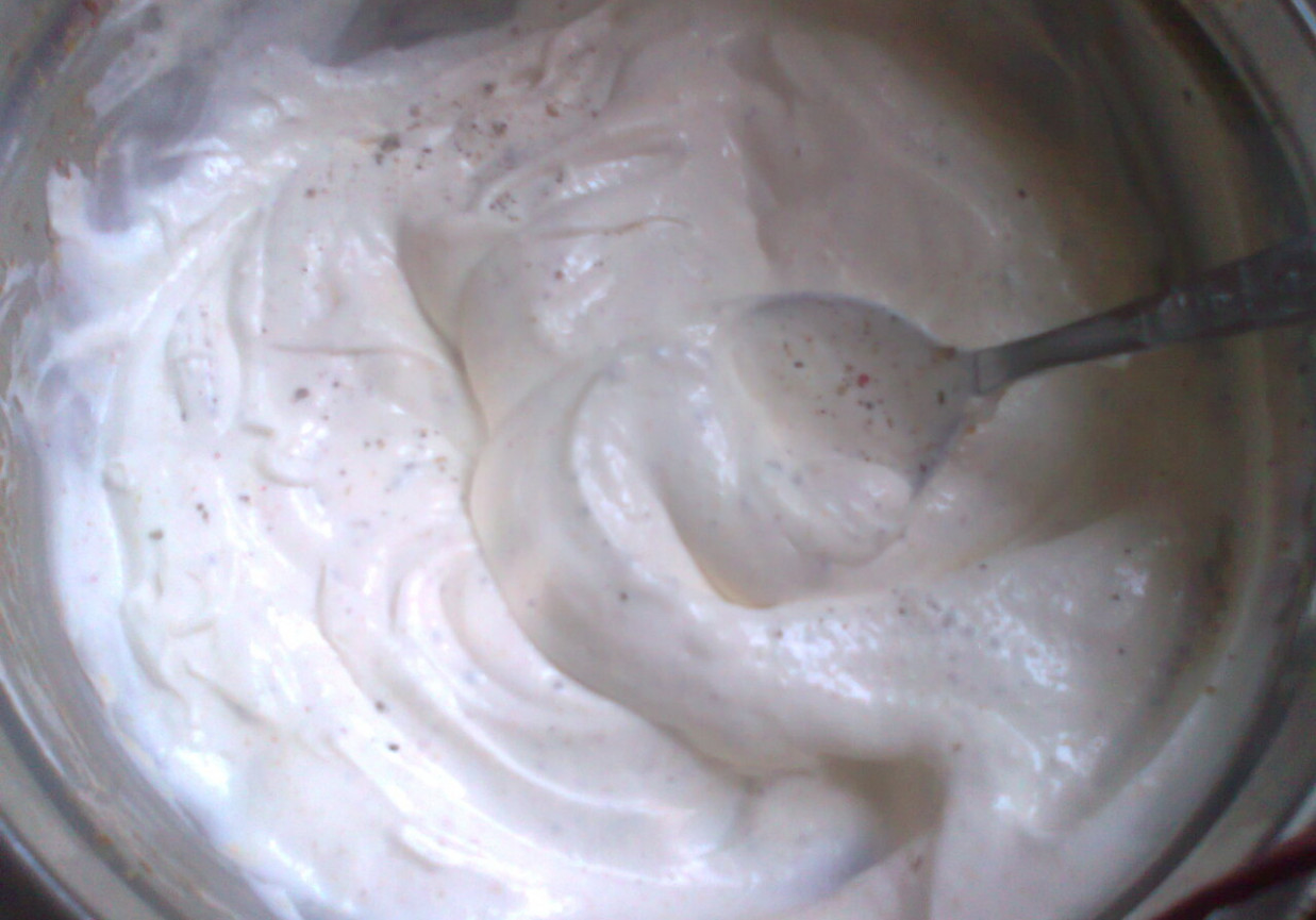 sos czosnkowy jogurtowo-majonezowy foto