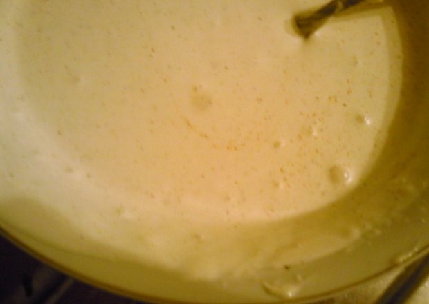 Fotografia przedstawiająca sos czosnkowy ostry