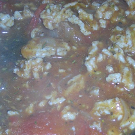 Krok 3 - Sos do makaronu z pomidorów i mięsa mielonego. foto