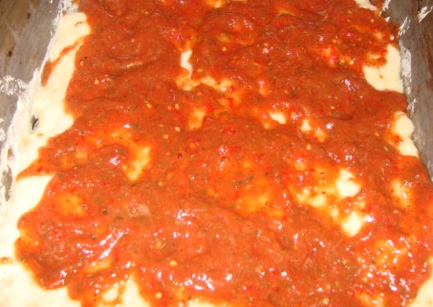 Fotografia przedstawiająca sos do pizzy