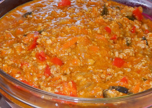 Fotografia przedstawiająca Sos dyniowy z curry, wieprzowiną i warzywami