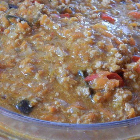 Krok 7 - Sos dyniowy z curry, wieprzowiną i warzywami  foto