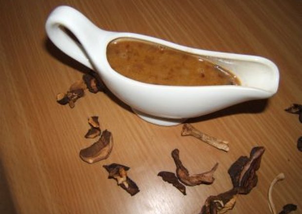 Fotografia przedstawiająca Sos grzybowy do klusek lub kaszy