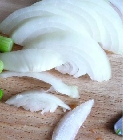 Krok 1 - Sos - gulasz ze schabu z pieczarkami foto